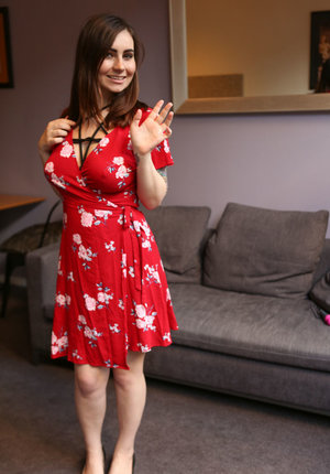 18 year old girl Arwen Gold loses her virginity after her car breaks down